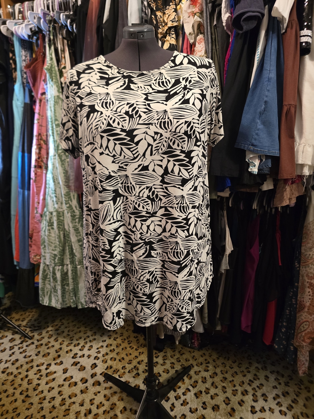 Tahari Black and White Tripical Leaf-Print Mini T-Shirt Dress